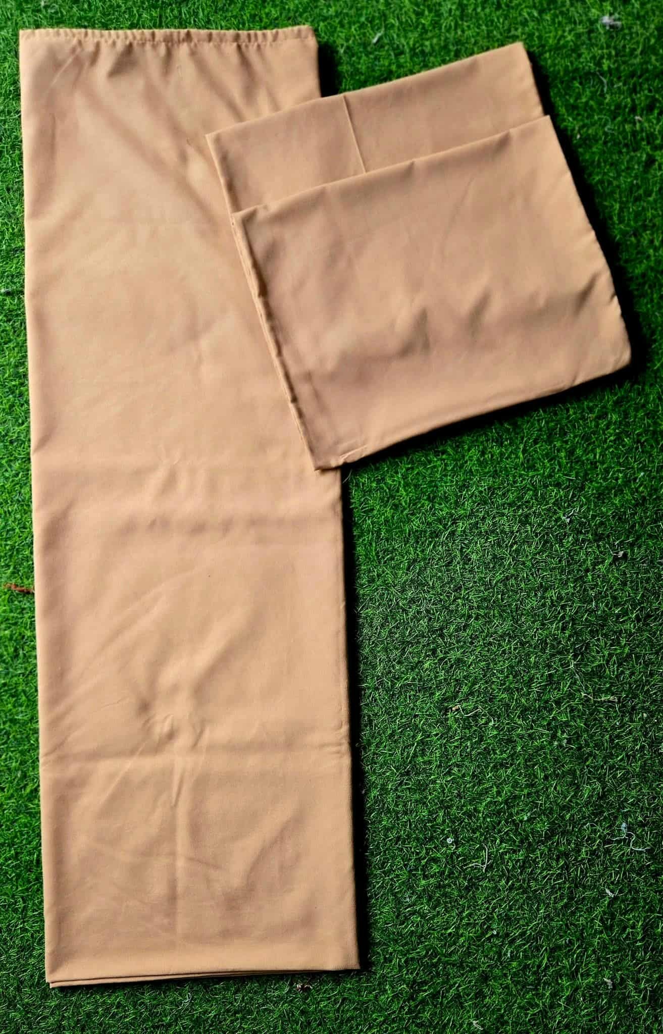 Beige 1 Large kumot + 2 Large Zipper Pillowcase